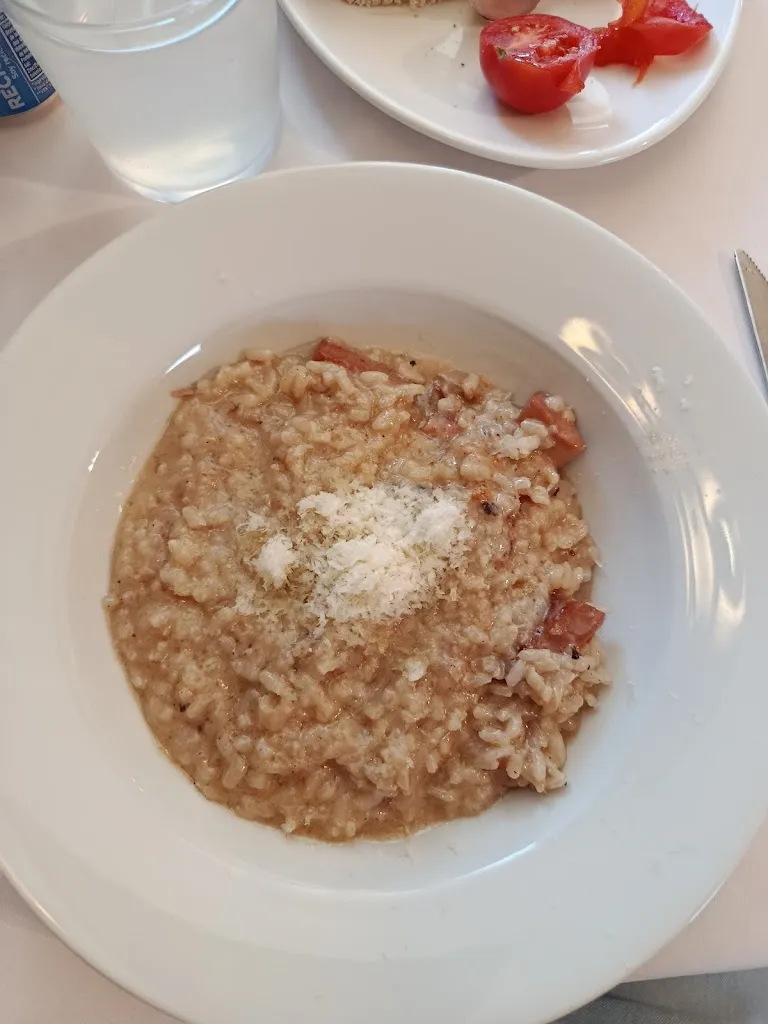 Samuel Henao_Ambrosia Restaurant_Rosselló_review