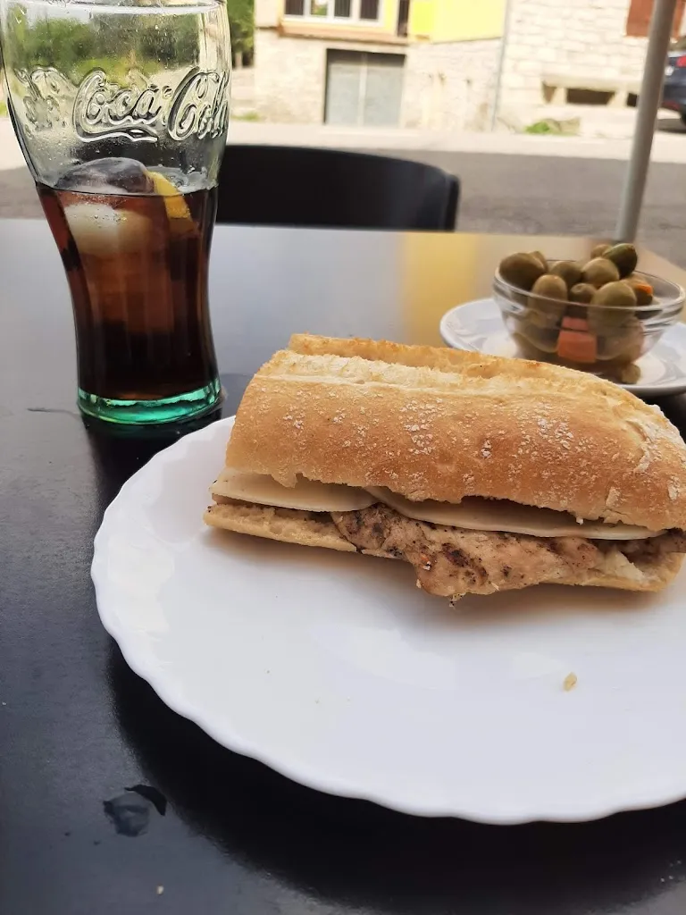 Alberto Bueno_BAR TARROJA I QUELCOM MES_Tarroja de Segarra_review