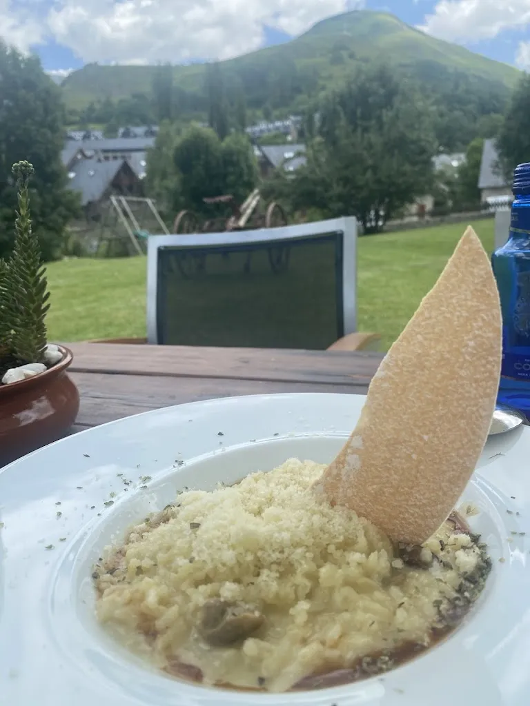 Bar Deutsch_FANDANGO_Naut Aran_review