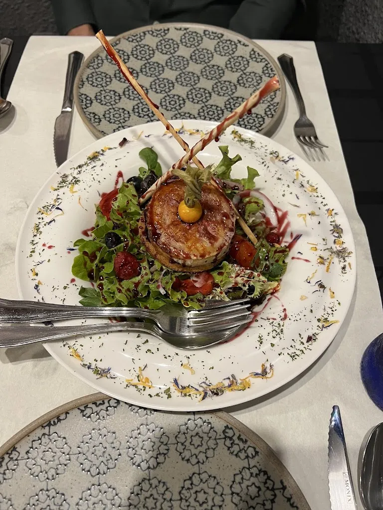 Mihaela Tirca_Unhola Restaurant_Naut Aran_review