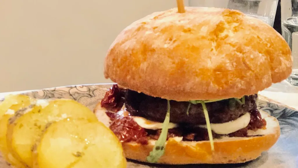 Thalay Lounge Bar_Naut Aran_slider_image_3