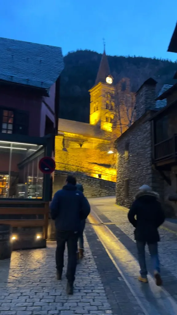 Olga Vechirko_TREBOL ARTIES_Naut Aran_review