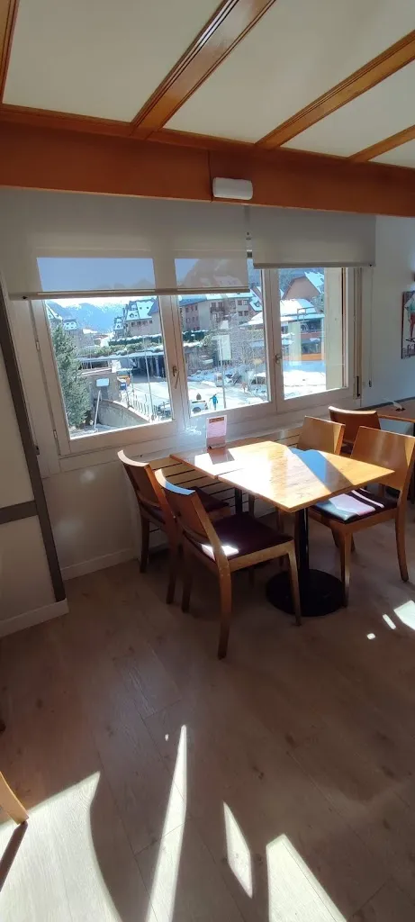 Cafetería Edificio Solneu_Naut Aran_slider_image_3