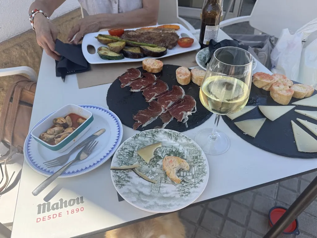 Nohemí_Bar L'Estació_Tremp_review