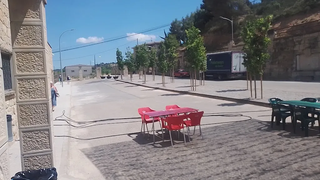 Bar de les piscines restaurant in Vinaixa