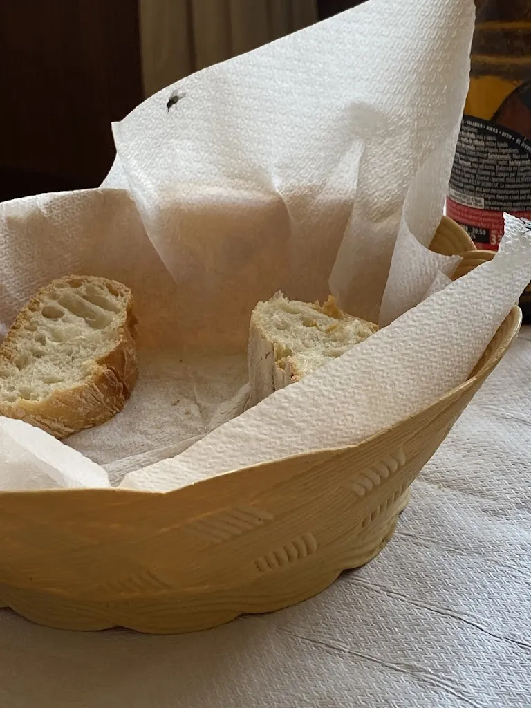 Bar Pistón restaurant in Becerreá