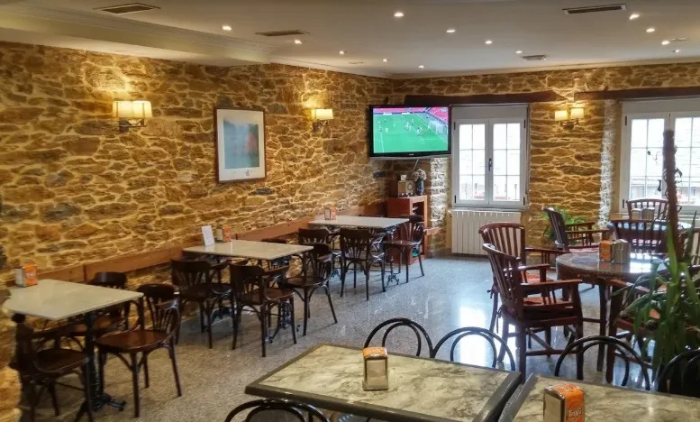 Tapería A Lareira restaurant in Becerreá