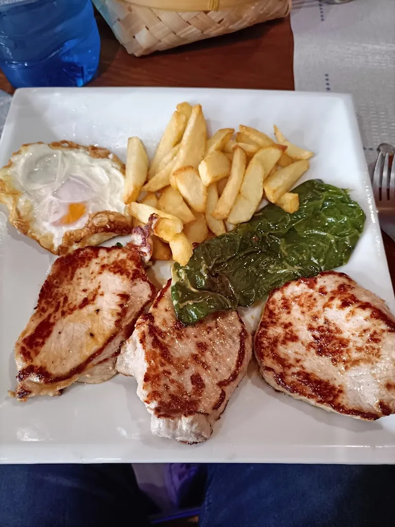 Chus Nenalinda_Restaurante Cafetería Nicoleta_Becerreá_review