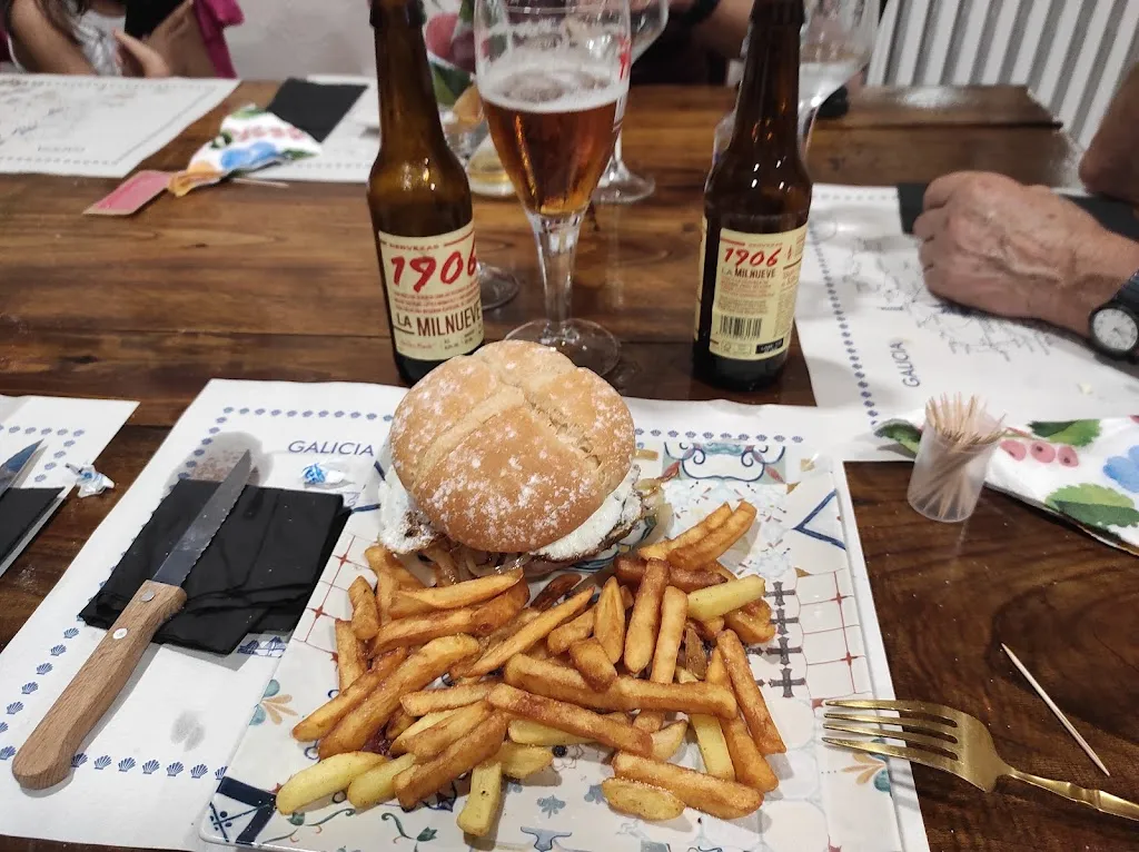 Fernando Vega_Azúmara Café & Bar_Castro de Rei_review