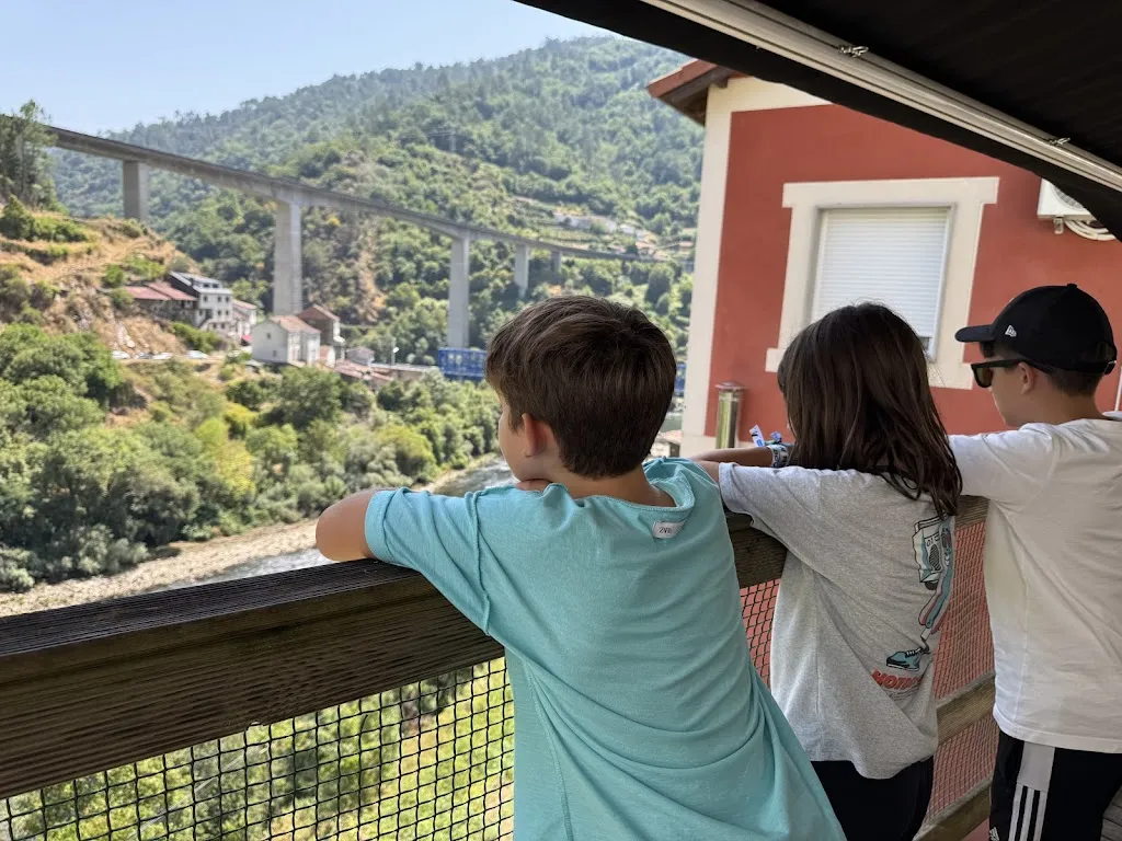 Andrés Vj_Bar XUGO_Carballedo_review