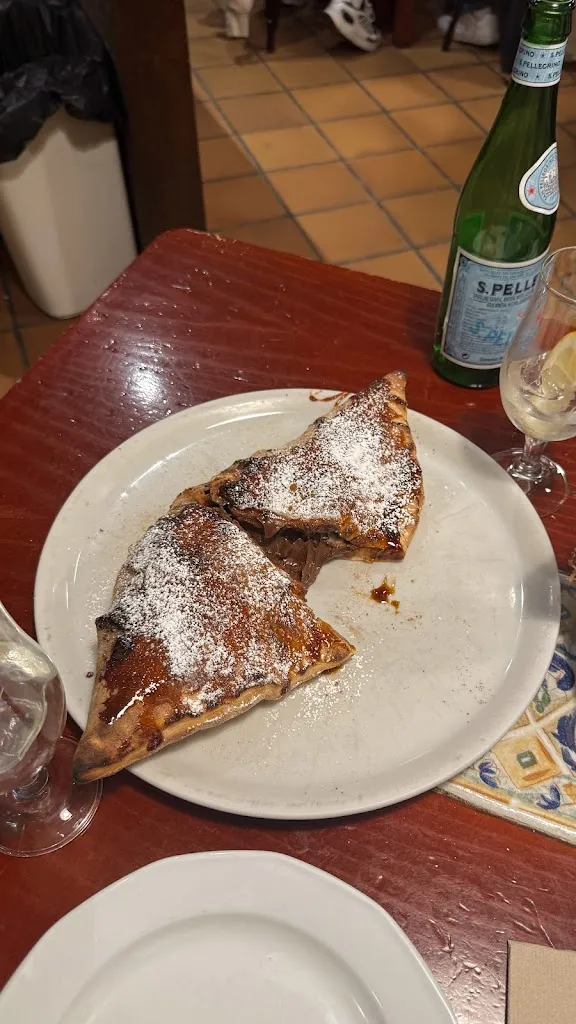 Nicole Pochat_Pizzamascalzone_Cervantes_review