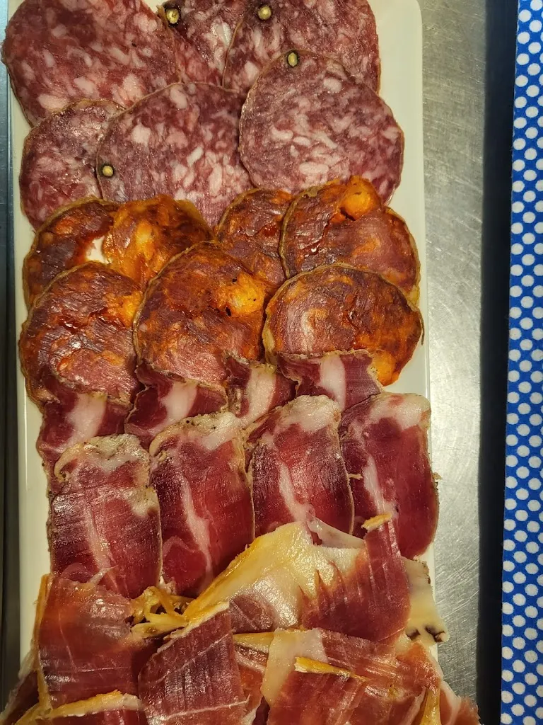 Ca la Carme,Bar de tapes,paella,peix i marisc,carn a la brasa i caracols_Tàrrega_slider_image_2