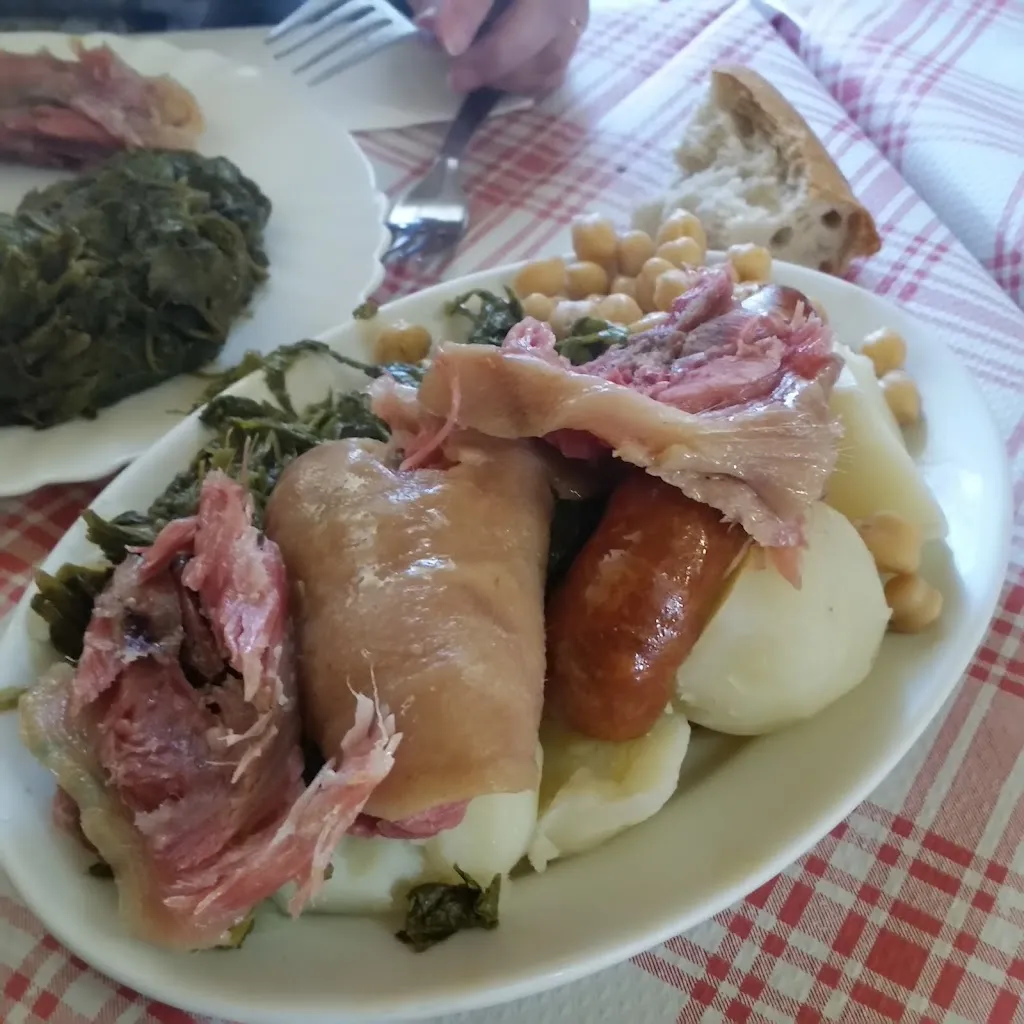 Mesón Café Bar O´Xugo_Cospeito_slider_image_2