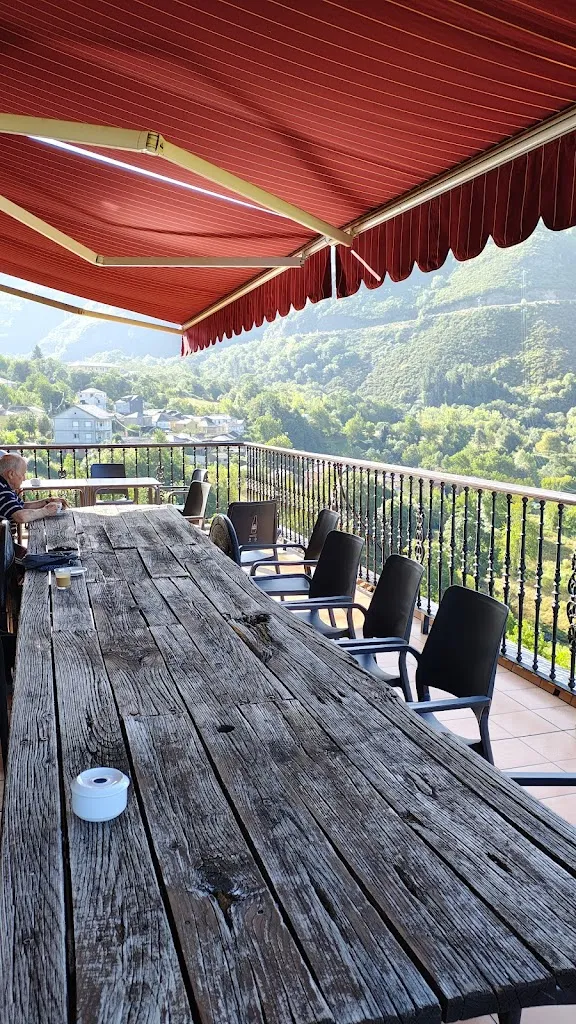 Maria Jesus RAMOS_Mesón O Mirador_Folgoso do Courel_review