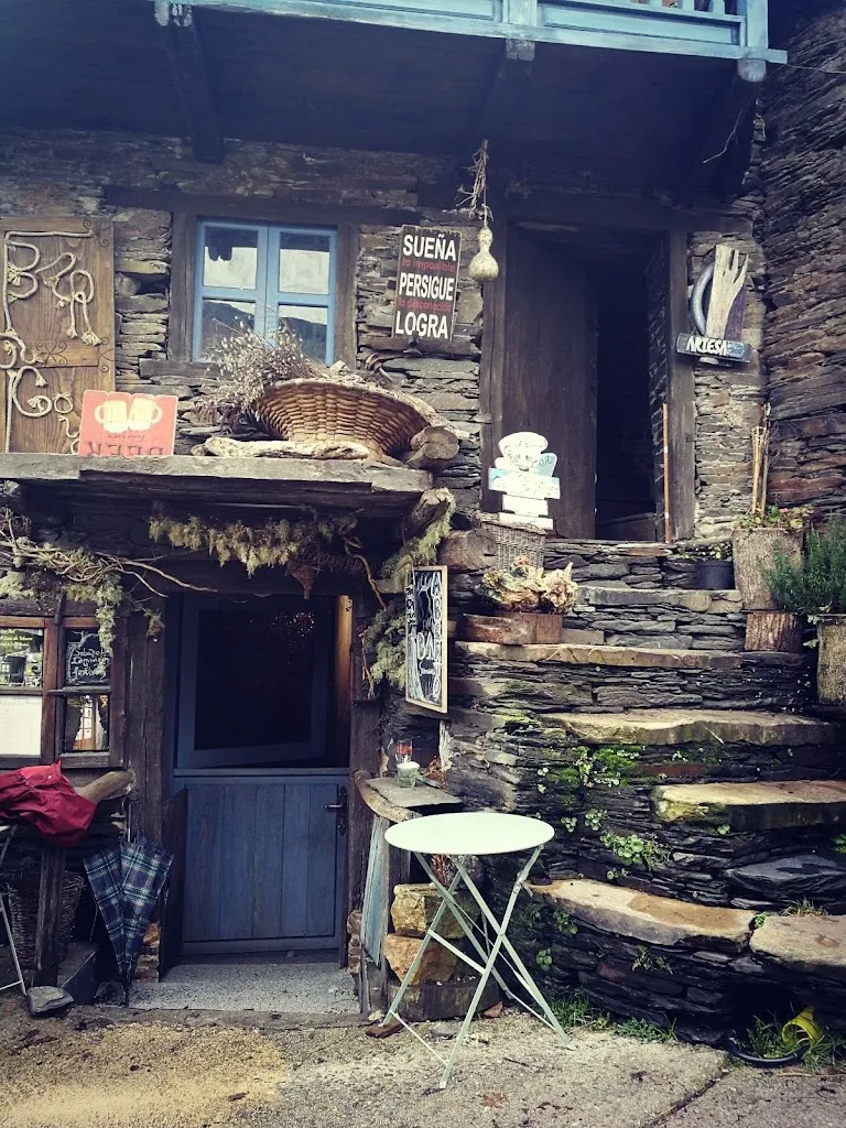 Raquel Rodríguez_Casa do Comerciante_Folgoso do Courel_review