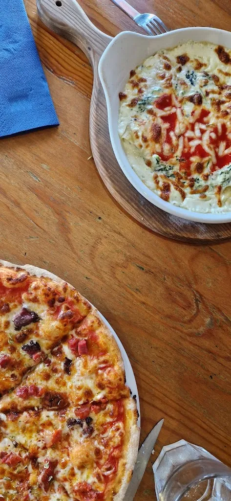 Lucia van den Brink_Restaurante Pizzeria Villa Itália_Castroverde_review