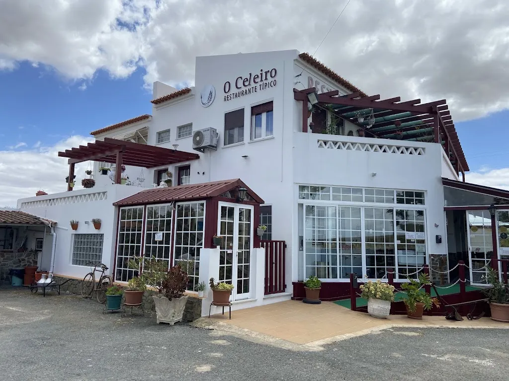 Duncan Mayoh_O Celeiro_Castroverde_review