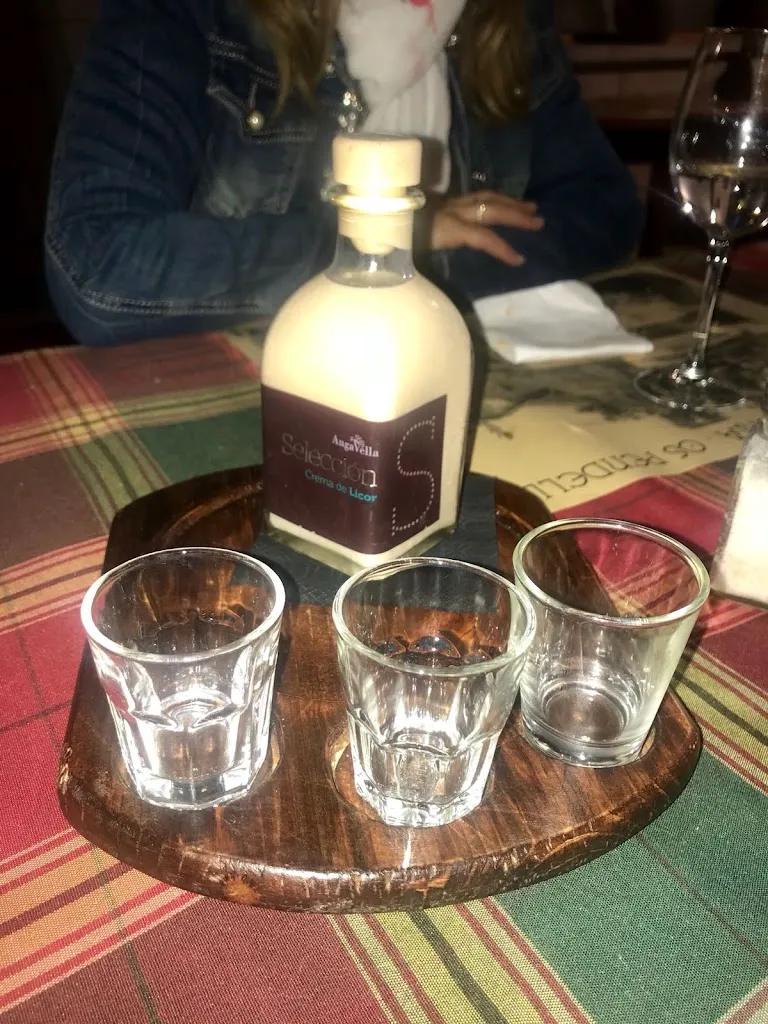 A Fraser_OS PENDELLOS_Chantada_review