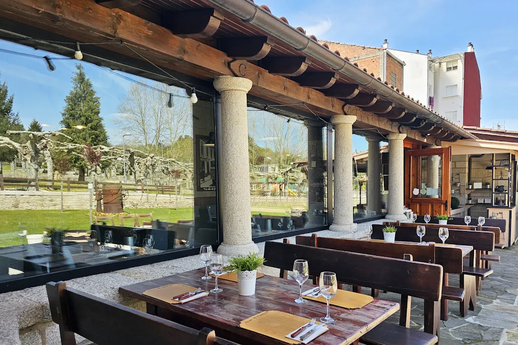 OS PENDELLOS restaurant in Chantada