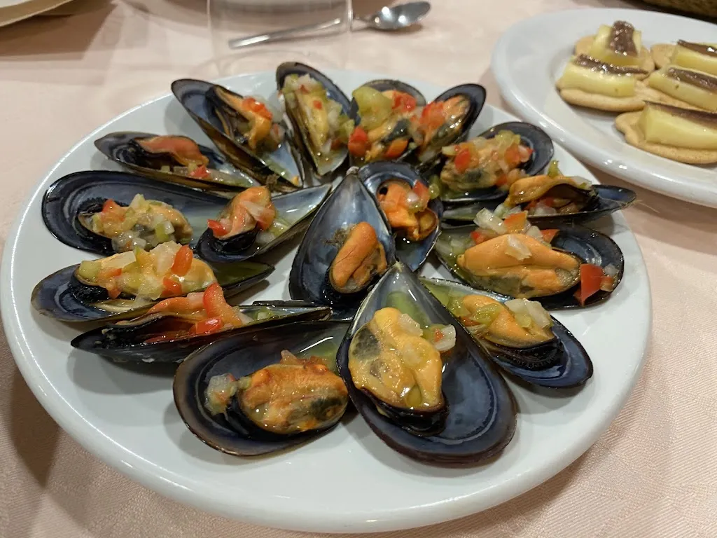 Kenia Gonzalez_Meson Mogay_Chantada_review