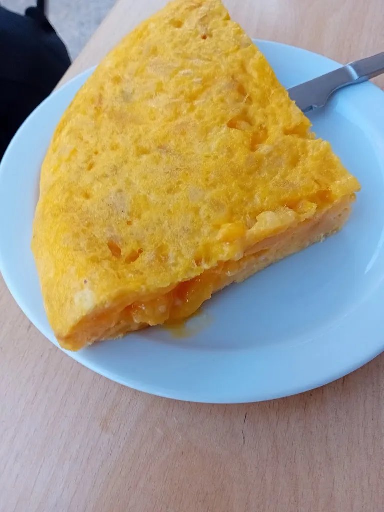 Jackie Lyons_Café Bar - Parada_Chantada_review