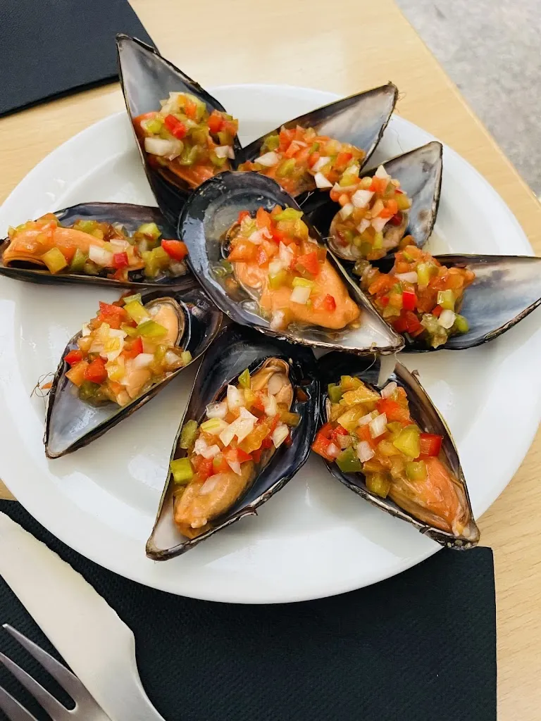 蕭育正_Café Bar - Parada_Chantada_review