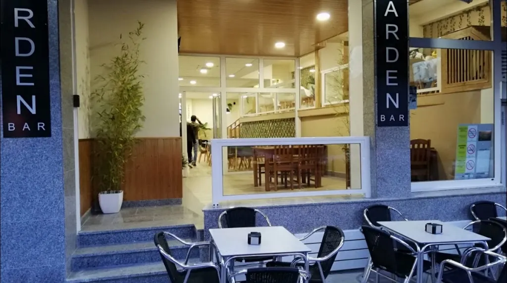 Garden Bar restaurant in Chantada