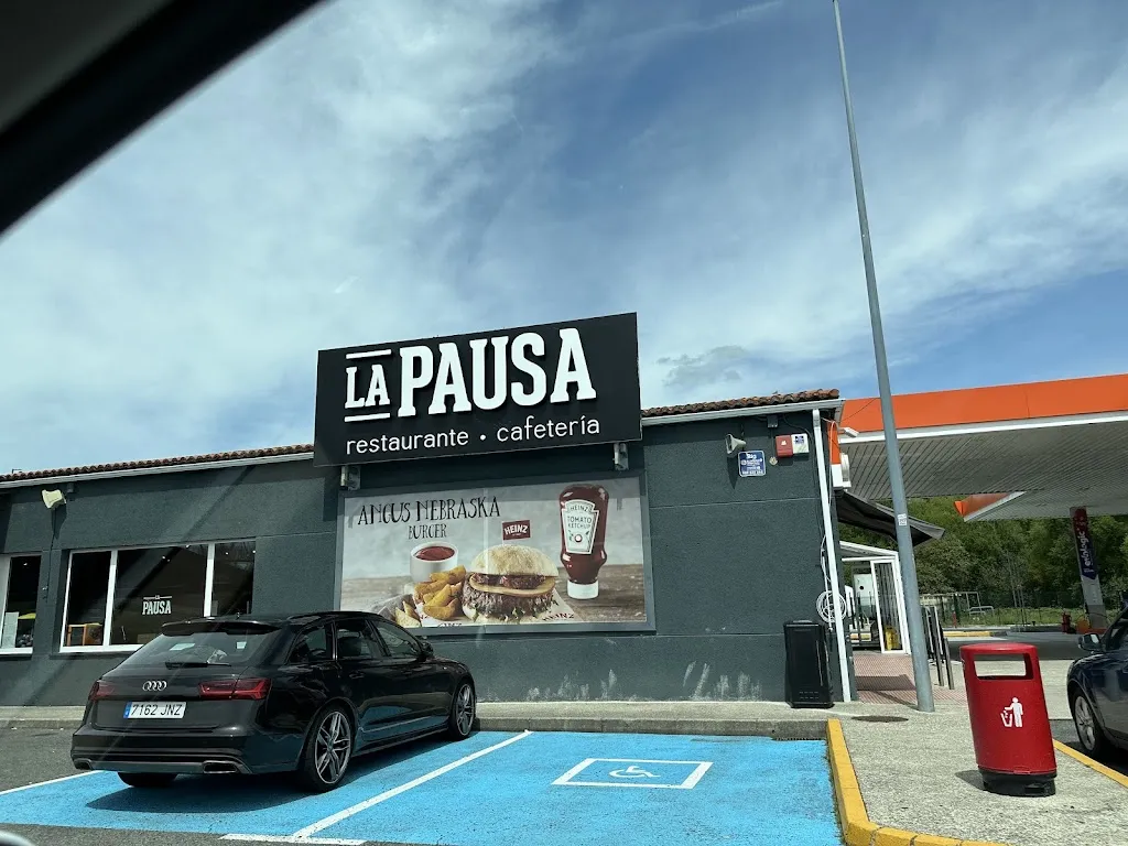 Holly Boggs_Área de Servicio Guitiriz La Pausa_Guitiriz_review