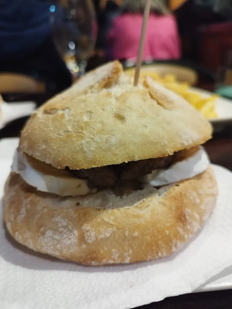 Marta Taladrid Fernández_Café Pub SOA Bocatería_Guitiriz_review