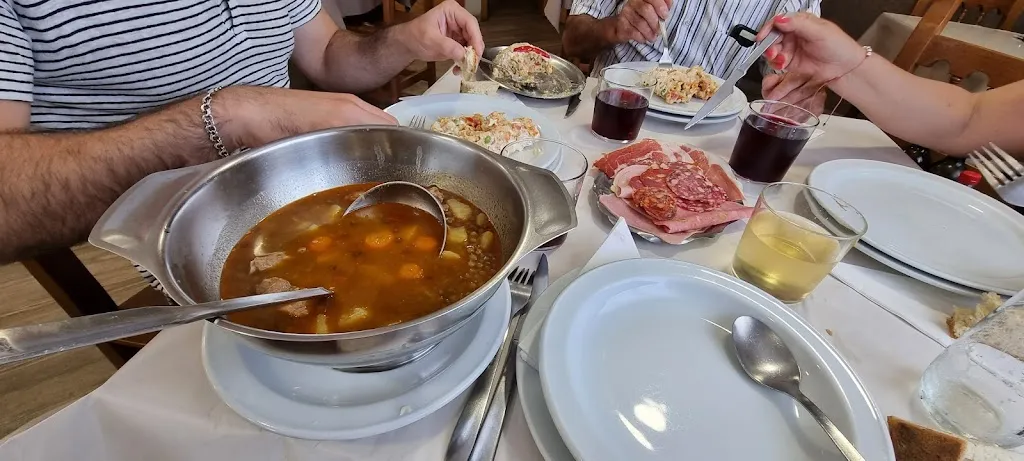 Reahana Scott_Cafe Bar Xiraldo_Lourenzá_review