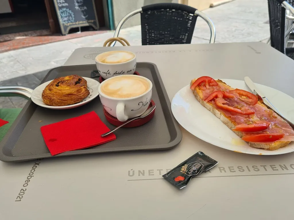 Carlos de Antonio Alcázar_Los Dulces de Delphine_Lourenzá_review