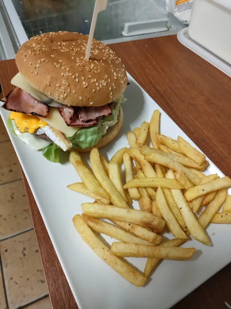 Cafe bar aturuxo restaurant in Lourenzá