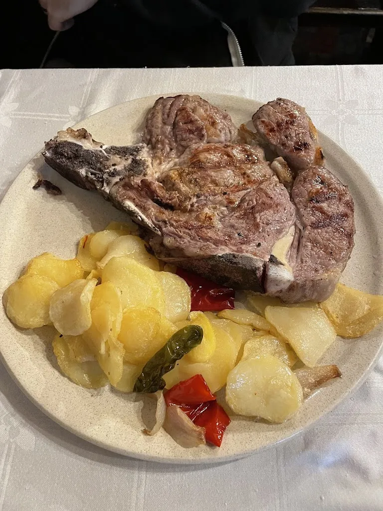 Louiza Obeydi_Restaurante Churrasqueira Fonte do Rei_Lugo_review