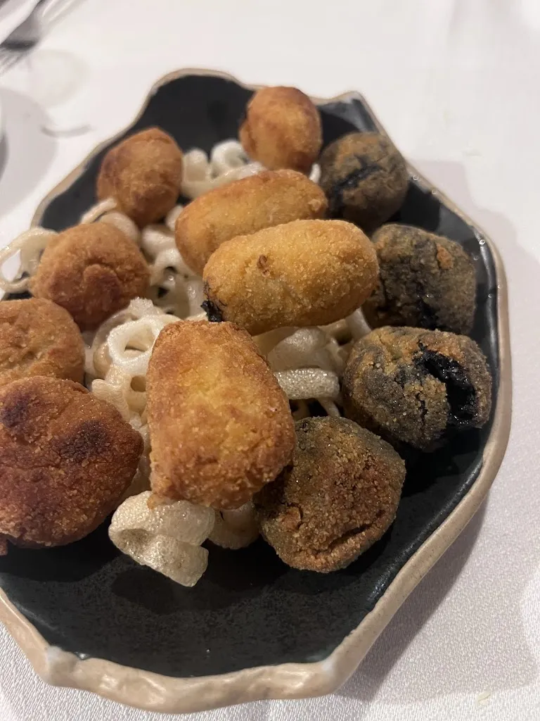 Inka Lareo Vaamonde_Caserio Meiroi_Negueira de Muñiz_review