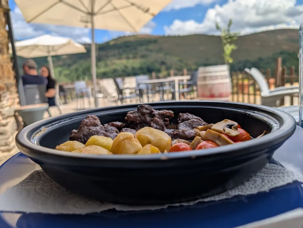 Miguel Lasa_Caserio Meiroi_Negueira de Muñiz_review