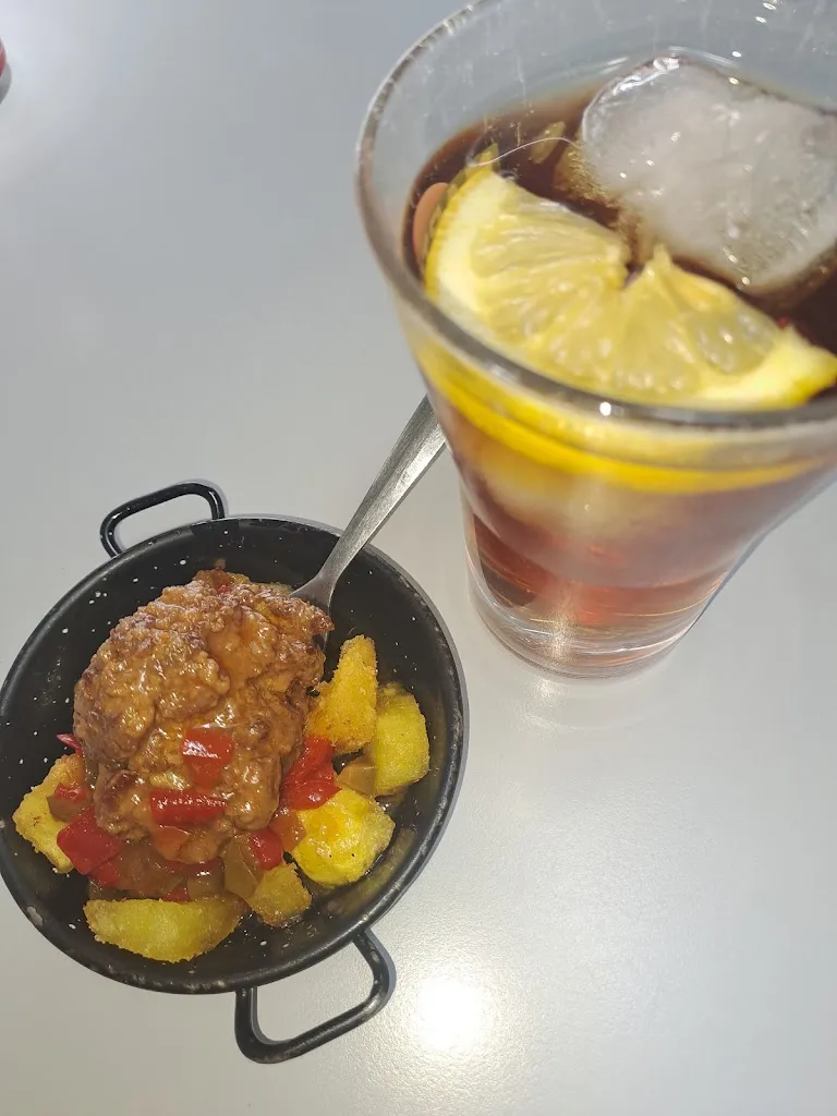 Gloria Longarela_Café O Pozo_Outeiro de Rei_review