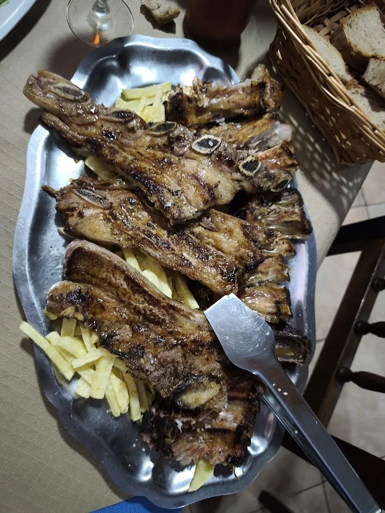 joel castro_Cafe Bar Fompedriña_Outeiro de Rei_recensione