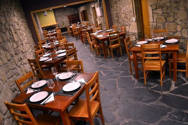 Mesón Os castros restaurant in Pantón