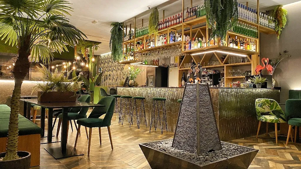 Garden Monforte restaurant in Monforte de Lemos