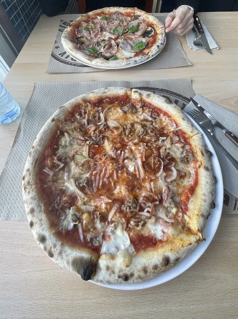 Carmen Campos Cabo_Il posto fisso Pizza-Bar_Monforte de Lemos_review