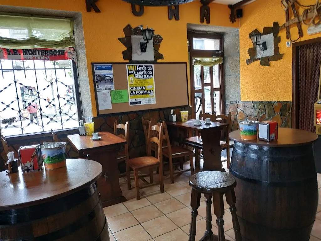 CASA ROAN restaurant in Monterroso