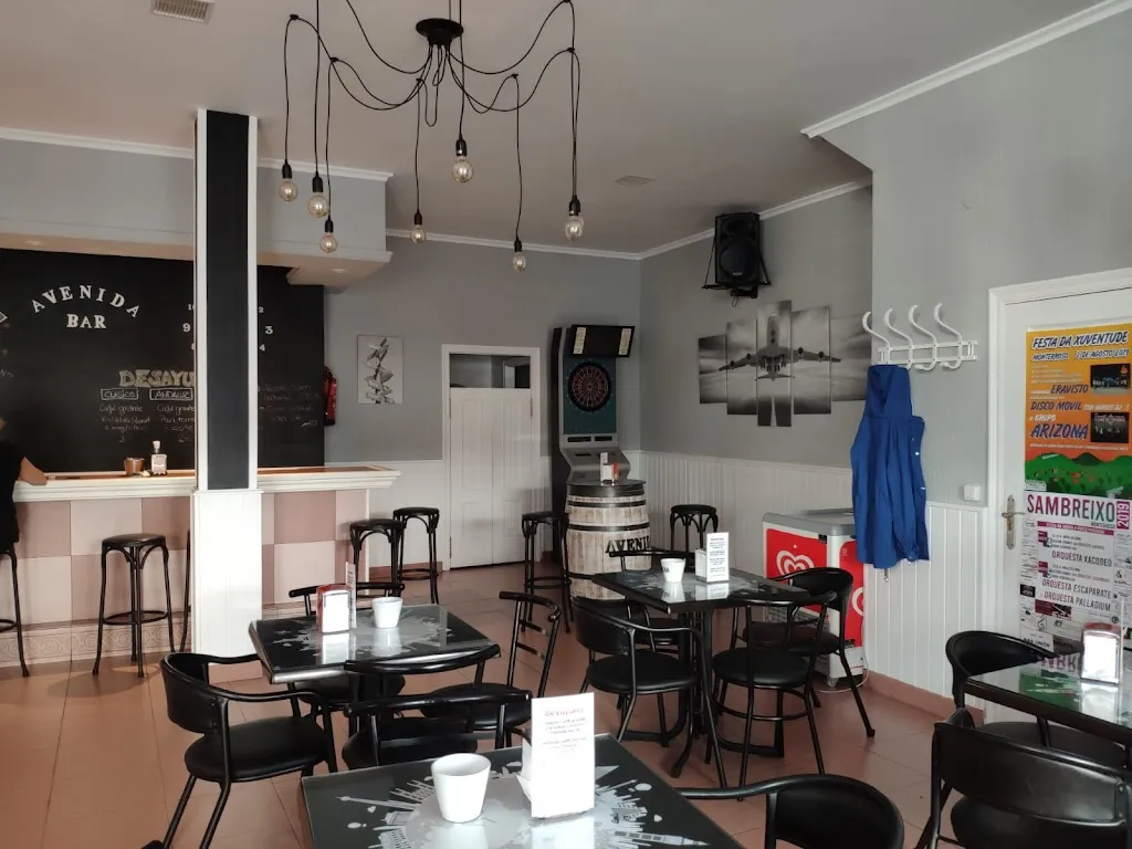 Cafe Bar Avenida restaurant in Monterroso