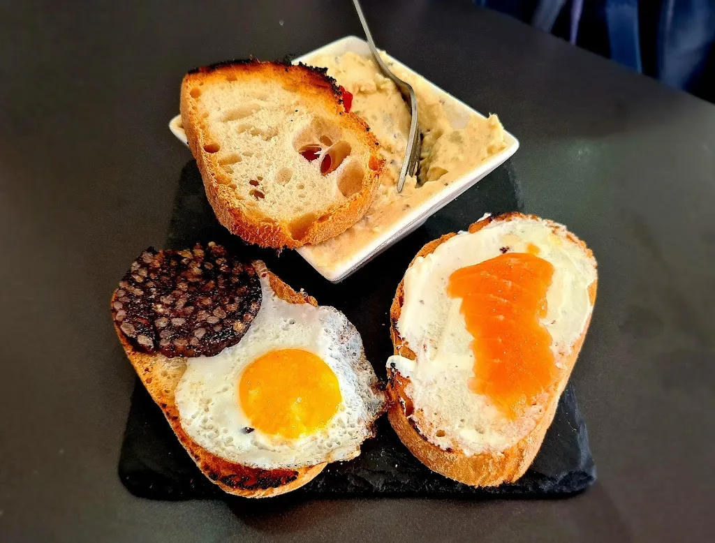 Frank_Café Bar O Pirata_Pobra do Brollón A_review