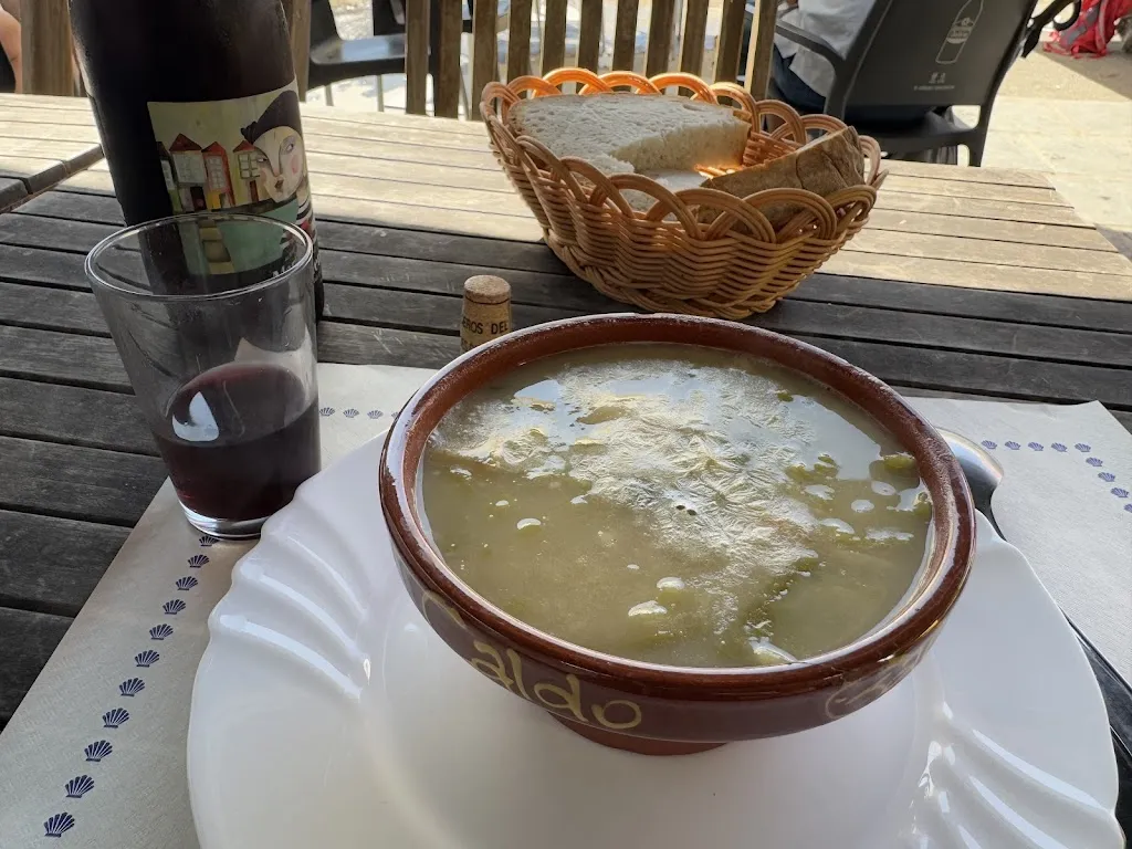 J Wo_Albergue del Puerto_Pedrafita do Cebreiro_review