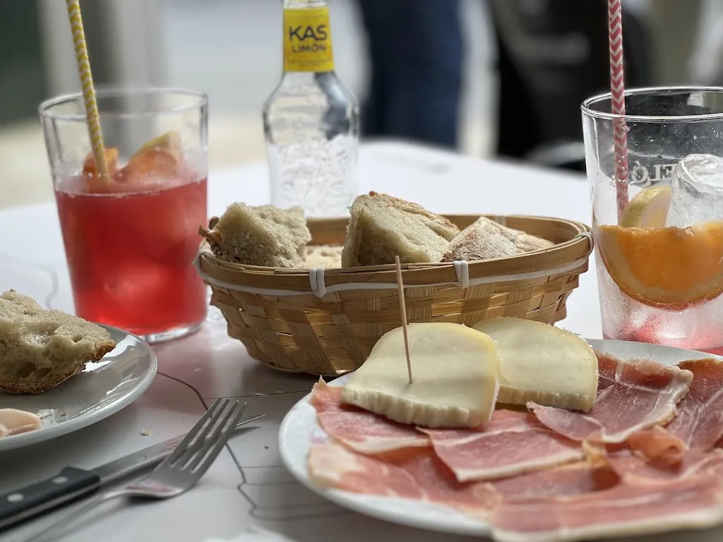 Café Bar O'CRUCEIRO_Palas de Rei_slider_image_2