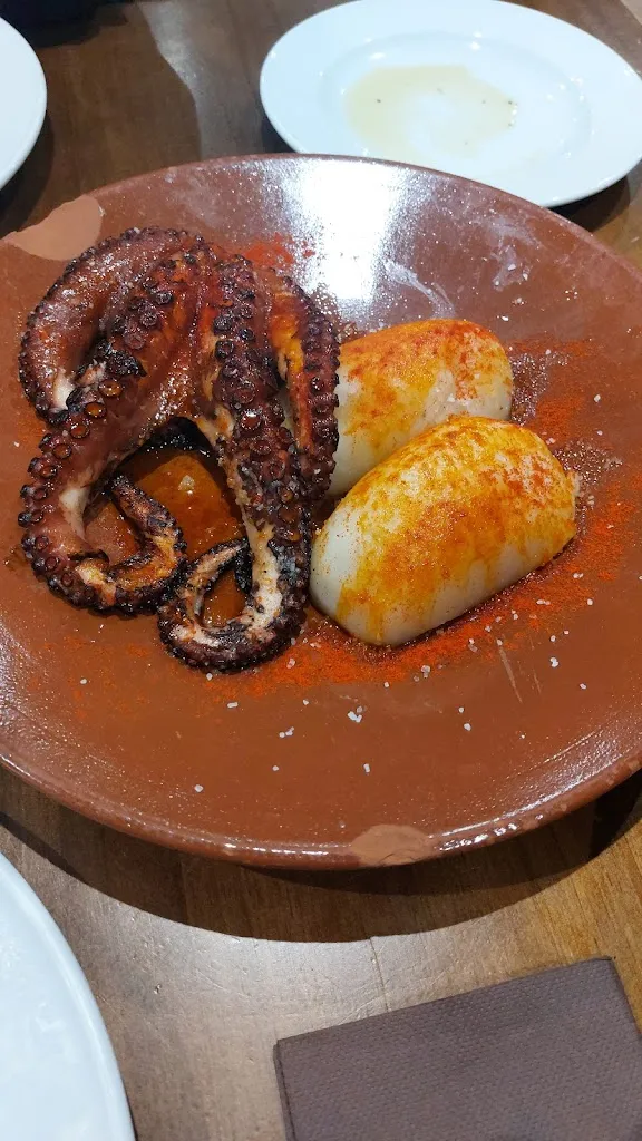 Adolfo Velarde_Montserrat Rivas Castro_Palas de Rei_review