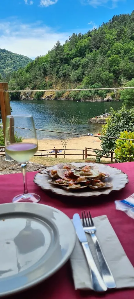 BARRETO Audrey_Playa Fluvial De A Cova Restaurante & Ocio_Saviñao O_review