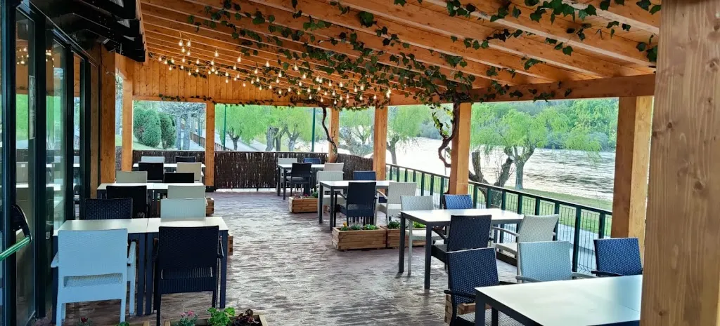 Restaurante Praia Fluvial San Clodio restaurant in Ribas de Sil