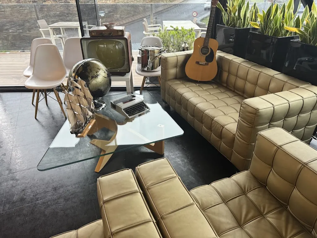 Alina Martha Muresan_O Mirador_Portomarín_review