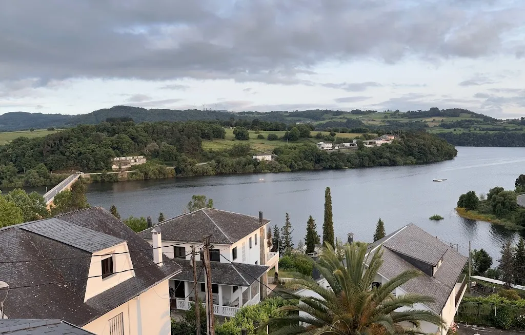 Donald Nelson_O Mirador_Portomarín_review